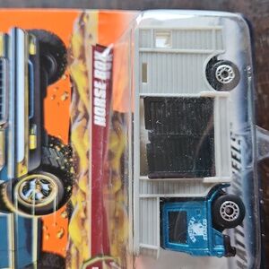 NWT 1999 Matchbox Horse Box